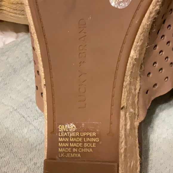 Lucky Brand slides - Picture 4 of 7